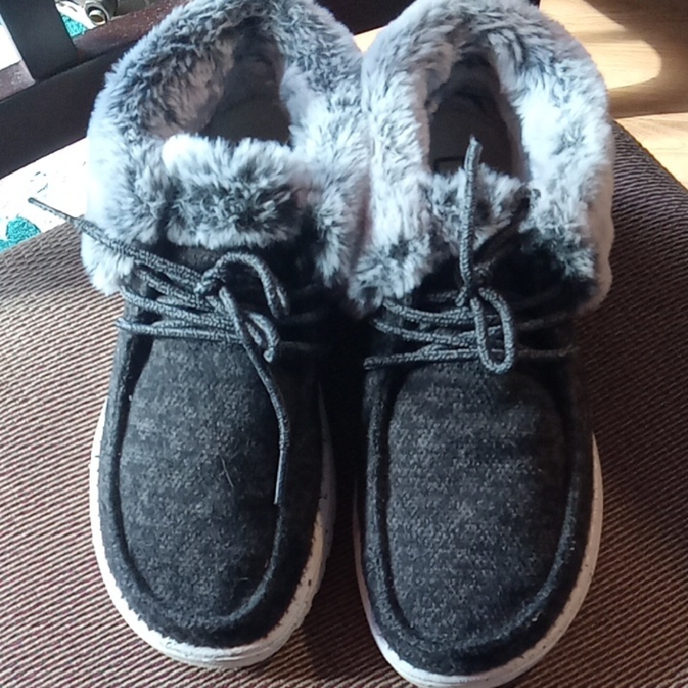 Cozy Gray Faux Fur Lined Loafers - Picture 1 of 2